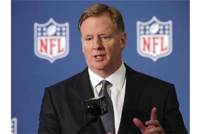 Ohne schwarze Spieler gebe es die NFL nicht, sagt Roger Goodell. Foto: Lm Otero/AP/dpa