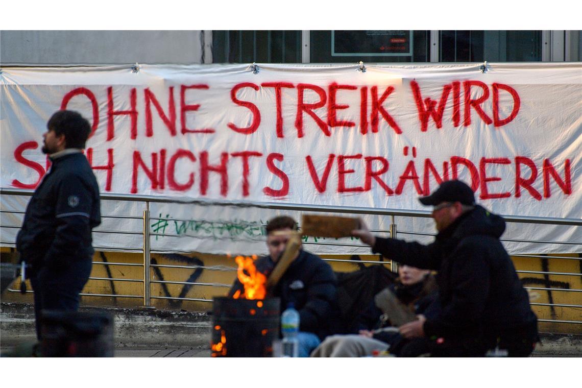 „Ohne Streik keine Veränderung“: Verdi legt Nahverkehr, wie hier in Magdeburg,  in mehreren Bundesländern lahm