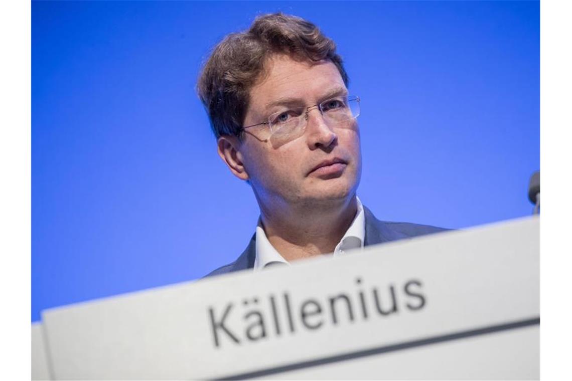 Daimler-Chef Källenius: Stehen mit Leidenschaft hinter VfB Ola Källenius, designierter Vorstandvorsitzender der Daimler AG, verfolgt die Daimler Hauptversammlung. Foto: Michael Kappeler/Archivbild
