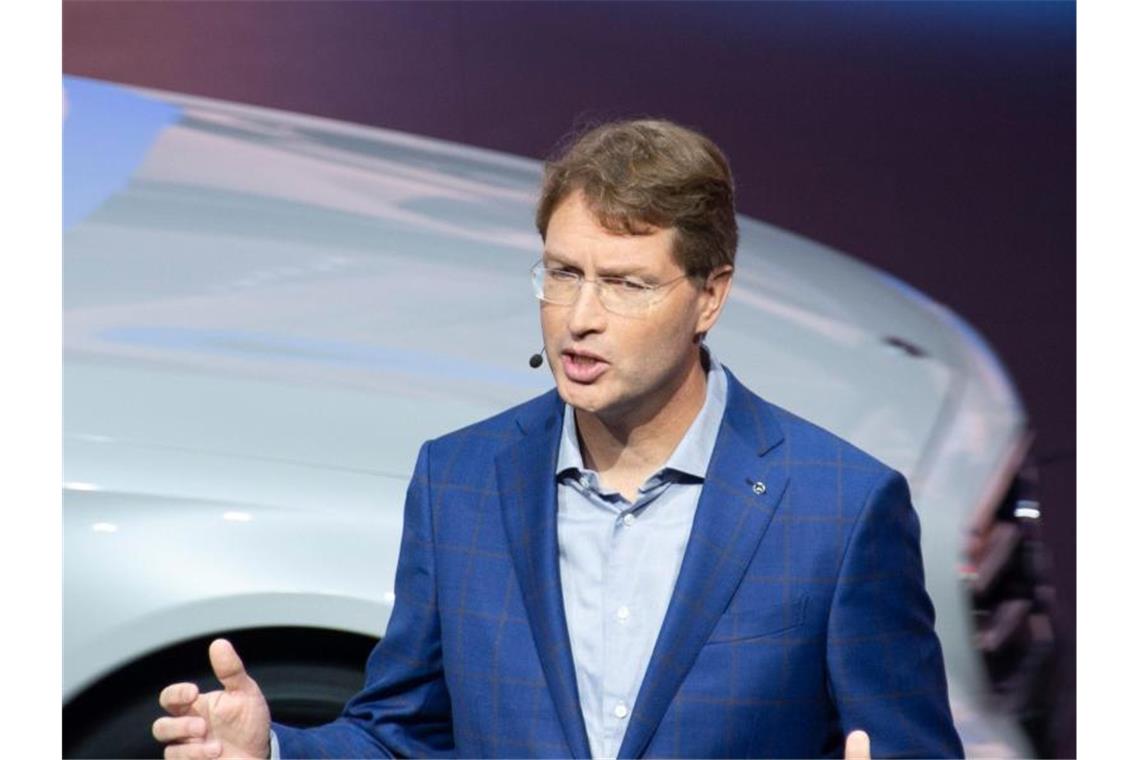 Ola Källenius, Vorstandsvorsitzender von Daimler, spricht während der Präsentation von Mercedes auf der IAA. Foto: Lennart Stock/Archivbild