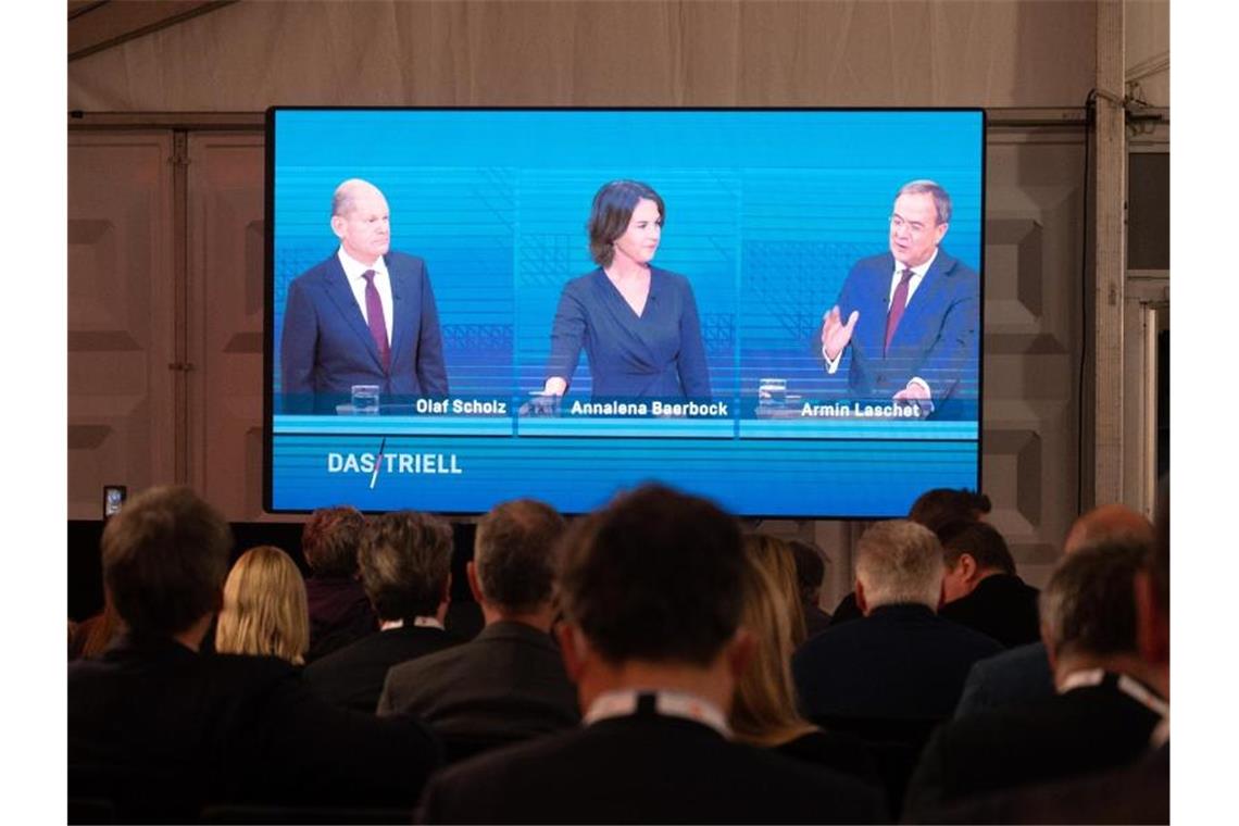 Scharfer Schlagabtausch im zweiten Kanzlerkandidaten-Triell Olaf Scholz, Annalena Baerbock und Armin Laschet lieferten sich beim TV-Triell teilweise einen scharfen Schlagabtausch. Foto: Christophe Gateau/dpa