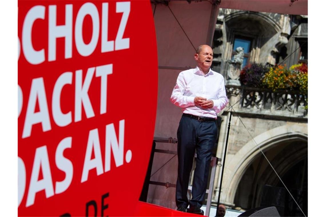 Laschet: „Sehr knappes Rennen“ - Scholz verspricht Wohnungen Olaf Scholz auf Wahlkampftour - hier in München. Foto: Sven Hoppe/dpa