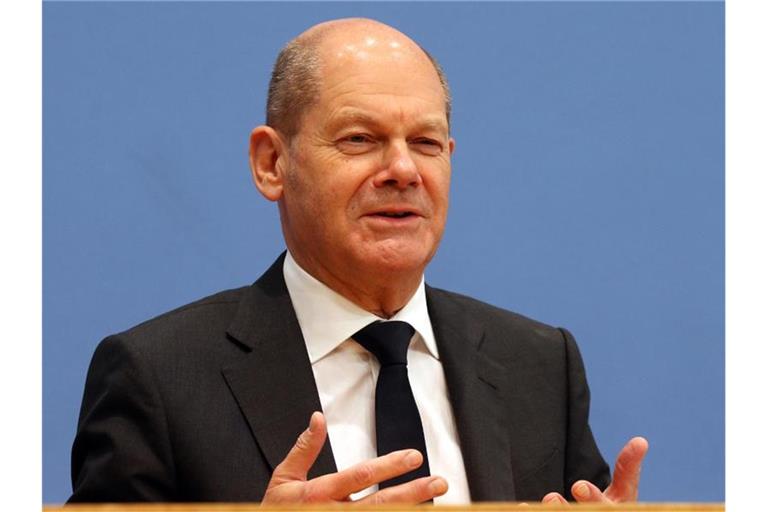 Olaf Scholz findet es richtig, dass über eine Impfpflicht für bestimmte Berufsgruppen diskutiert wird. Foto: Wolfgang Kumm/dpa