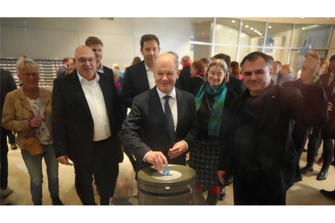 Bundestag entzieht Kanzler Scholz das Vertrauen Olaf Scholz hat am Montag im Bundestag die Vertrauensfrage gestellt.