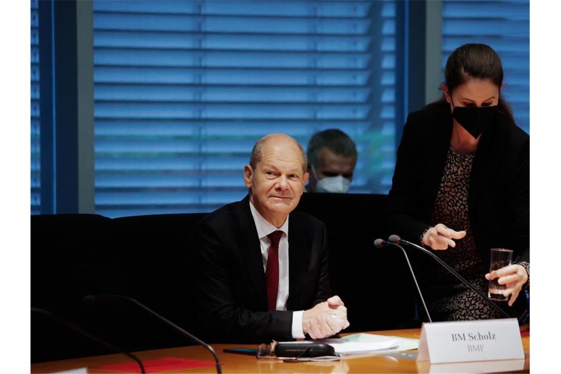 Olaf Scholz im Finanzausschuss des Bundestages. Foto: Carsten Koall/dpa