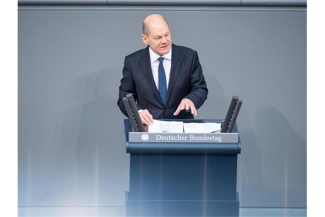 Olaf Scholz (SPD), Bundesfinanzminister, spricht im Bundestag. Thema ist die Verabschiedung des Nachtragshaushaltes. Foto: Christophe Gateau/dpa