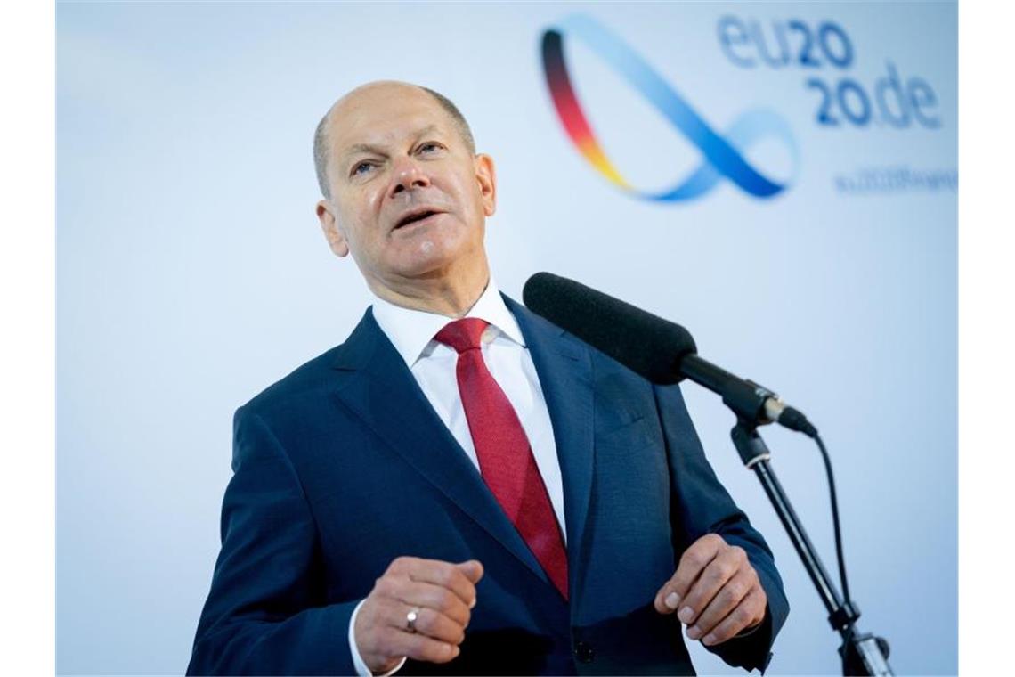 Scholz gibt Steuer auf Finanzgeschäfte nicht auf Olaf Scholz (SPD), Bundesminister der Finanzen, spricht zu Beginn des Treffens der Eurogruppe und dem Informellen Rat der EU-Wirtschafts- und Finanzminister zu den Medienvertretern. Foto: Kay Nietfeld/dpa