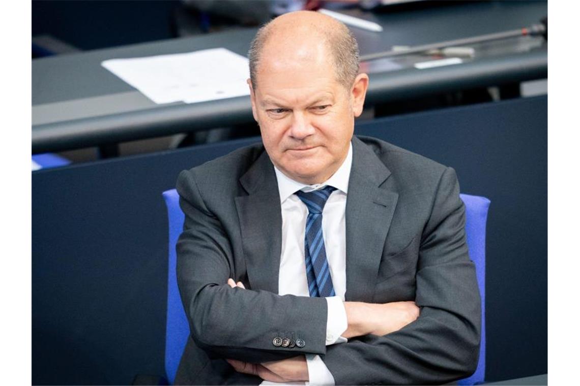 Marathon-Verhandlung im Kanzleramt: Was hilft aus dem Tief? Olaf Scholz (SPD), Bundesminister der Finanzen, während einer Debatte im Bundestag. Foto: Kay Nietfeld/dpa