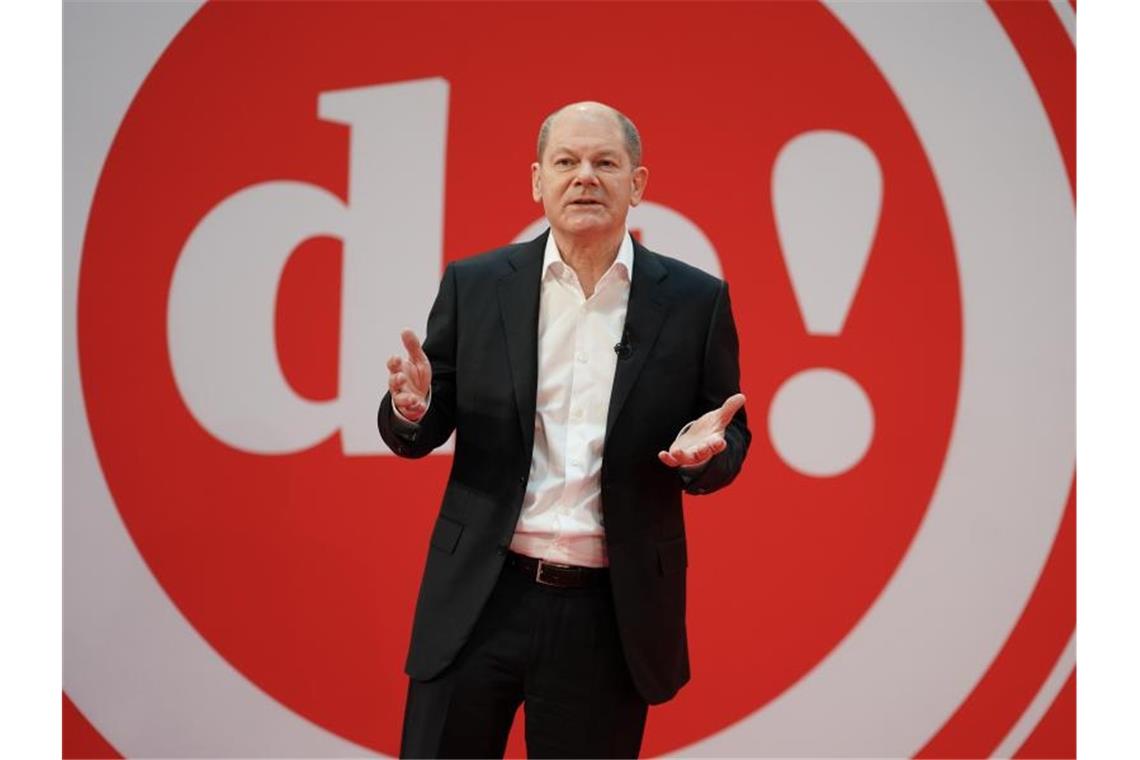 Olaf Scholz (SPD), Kanzlerkandidat und Bundesfinanzminister, spricht beim ersten digitalen Debattencamp der SPD. Foto: Jörg Carstensen/dpa