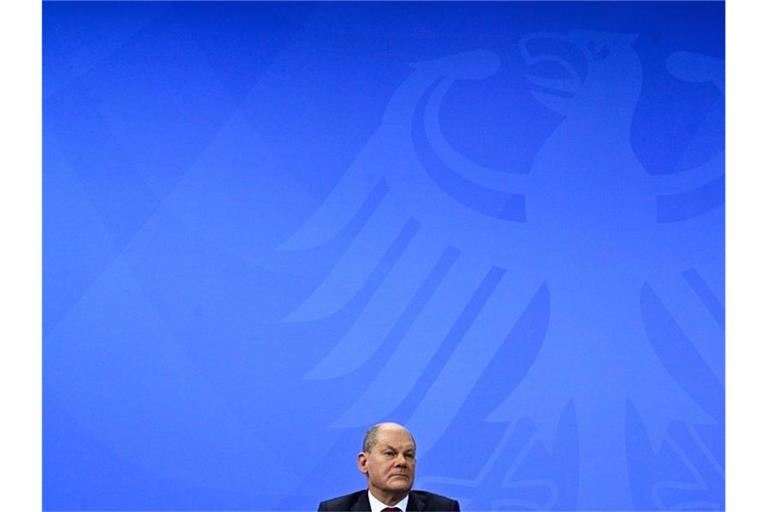 Olaf Scholz stellt sich heute erstmals als Bundeskanzler einer Regierungsbefragung im Parlament. Foto: John Macdougall/AFP Pool/dpa
