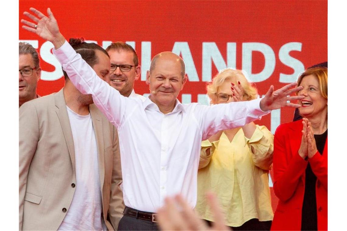 Olaf Scholz und die SPD liegen in einer Umfrage nun sechs Prozentpunkte vor der Union. Foto: Joachim Ackermann/View/dpa