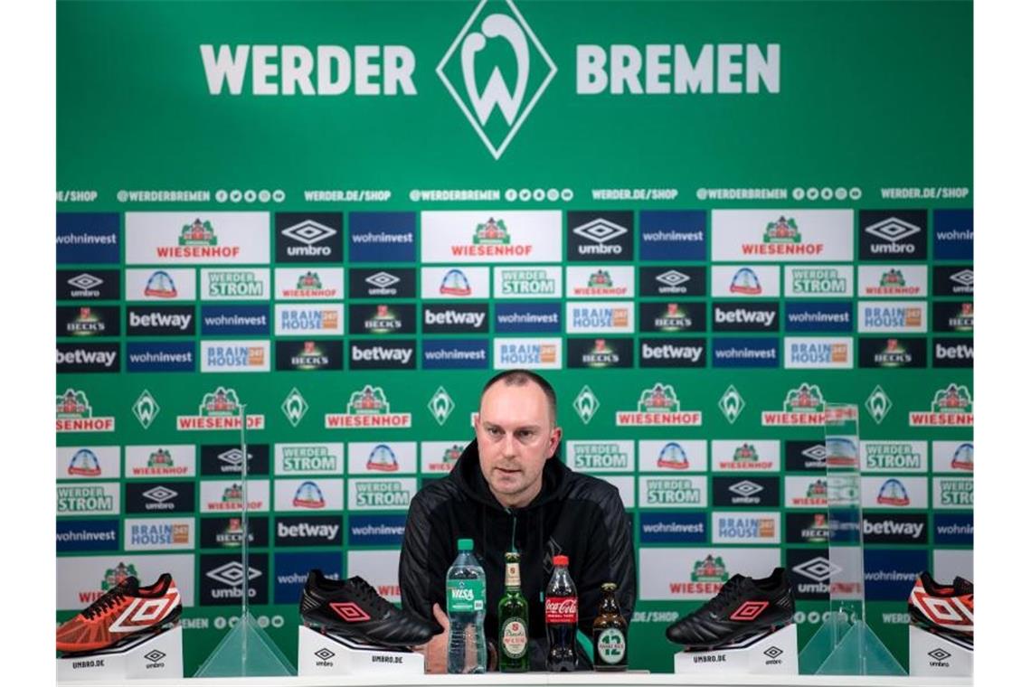 Ole Werner bei seiner ersten Pressekonferenz als Werder-Trainer. Foto: Sina Schuldt/dpa