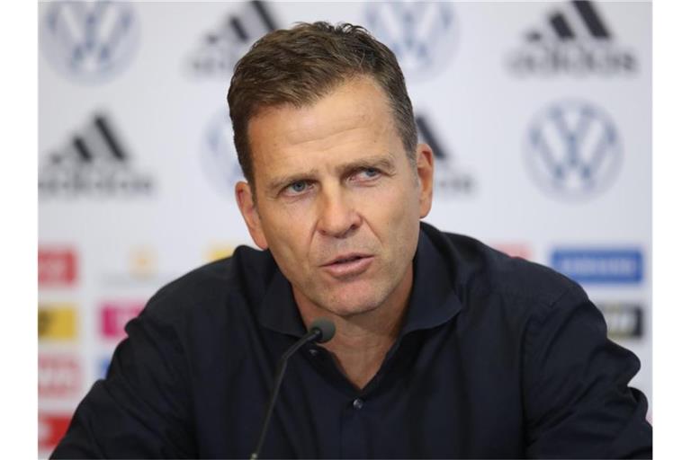 Oliver Bierhoff, Direktor der Nationalmannschaft, spricht bei einer Pressekonferenz. Foto: Alex Grimm/Getty Images Europe/DFB/dpa