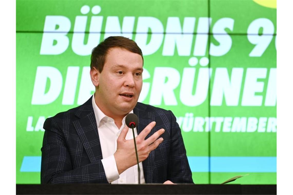 Oliver Hildenbrand, Landesvorsitzender von Bündnis 90/Die Grünen Baden-Württemberg, spricht. Foto: Marijan Murat/dpa