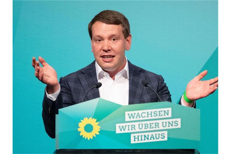 Oliver Hildenbrand, Landesvorsitzender von Bündnis 90/Die Grünen Baden-Württemberg, spricht. Foto: Marijan Murat/dpa