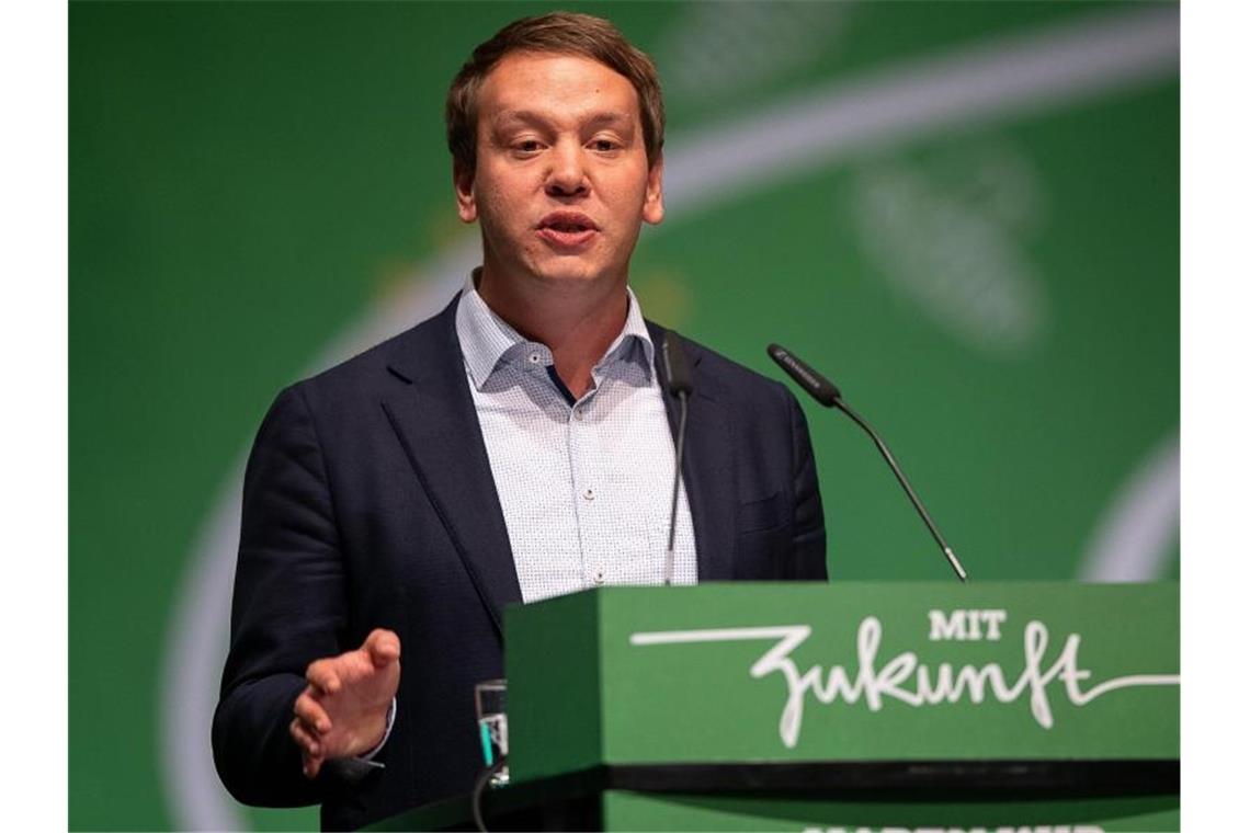 Oliver Hildenbrand, Landesvorsitzender von Bündnis 90/Die Grünen in Baden-Württemberg, spricht. Foto: Sebastian Gollnow/dpa/Archivbild