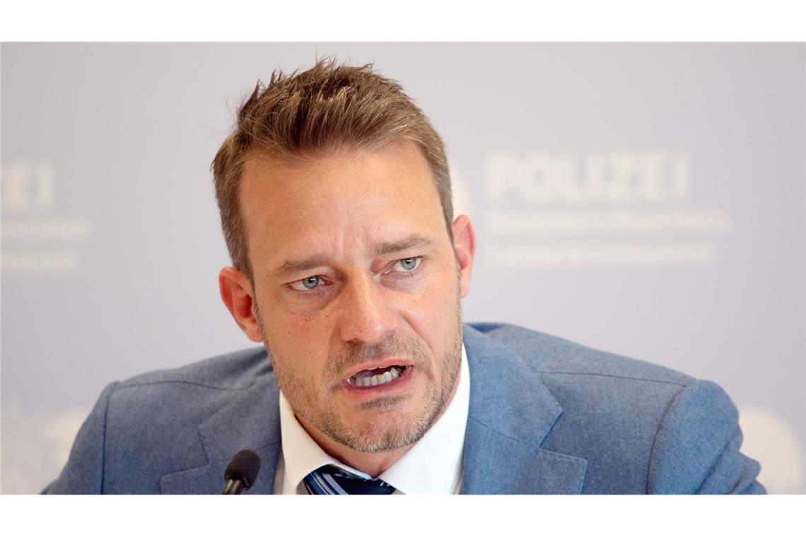 Oliver Huth, Landesvorsitzender des Bundes Deutscher Kriminalbeamter (BDK) in Nordrhein-Westfalen, fordert eine Debatte über den Sonderstatus von Schließfächern. (Archivbild)