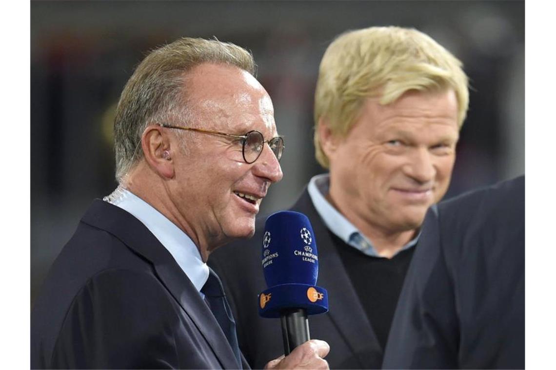 Zäsur beim FC Bayern: Rummenigge übergibt an Kahn Oliver Kahn (r) übernimmt beim FC Bayern das Amt des Vorstandsvorsitzenden von Karl-Heinz Rummenigge. Foto: Andreas Gebert/dpa