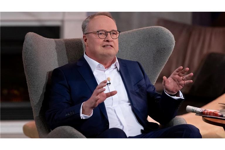 Oliver Welke hat für einen Witz über die Fans von Howard Carpendale Kritik bekommen, auch vom Schlagersänger selbst. (Archivbild)