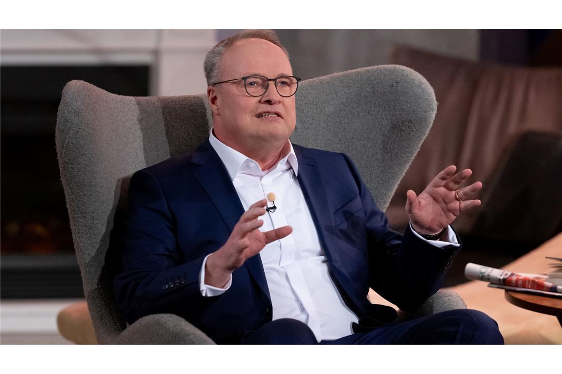 Oliver Welke hat für einen Witz über die Fans von Howard Carpendale Kritik bekommen, auch vom Schlagersänger selbst. (Archivbild)