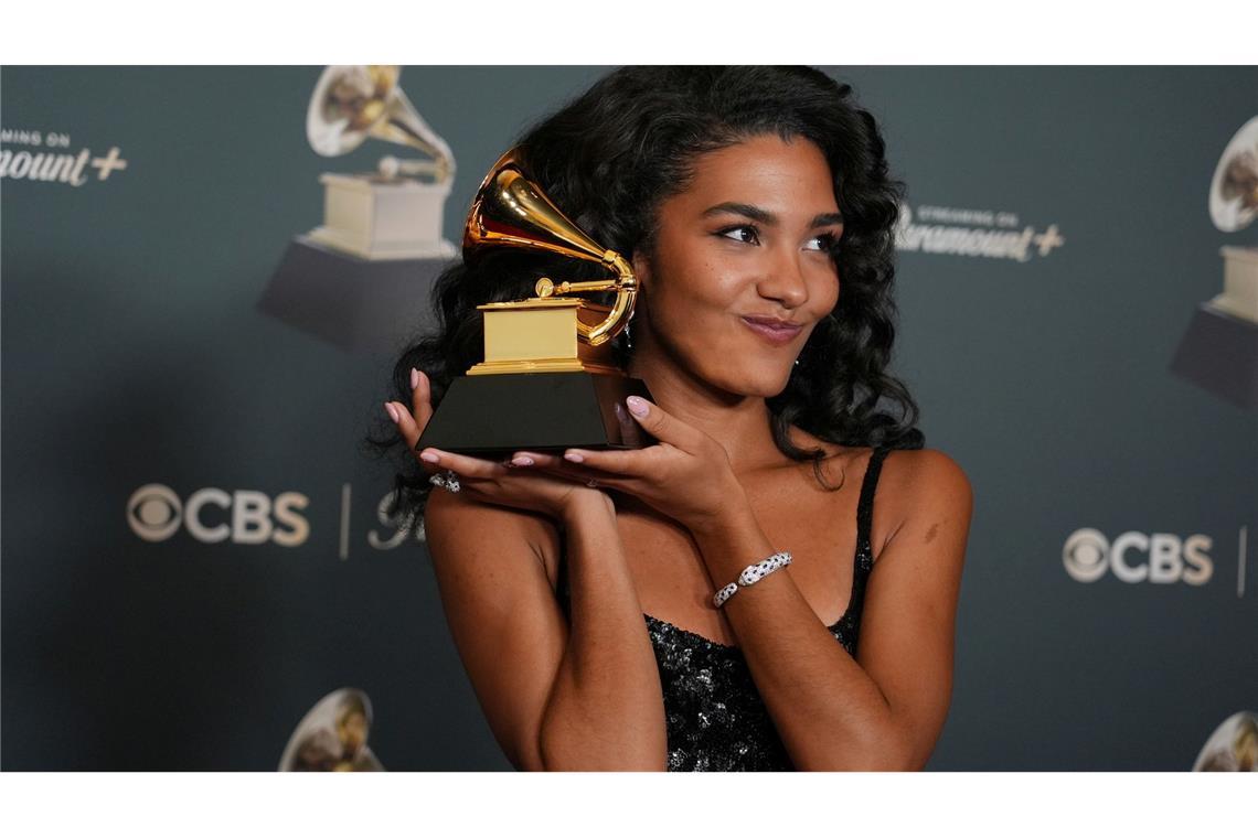 Olivia Dean räumte bei den Brit Awards ab.