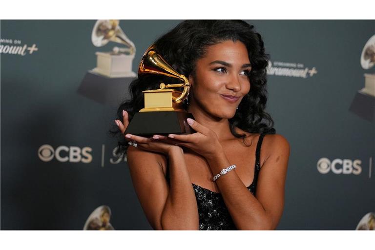 Olivia Dean räumte bei den Brit Awards ab.