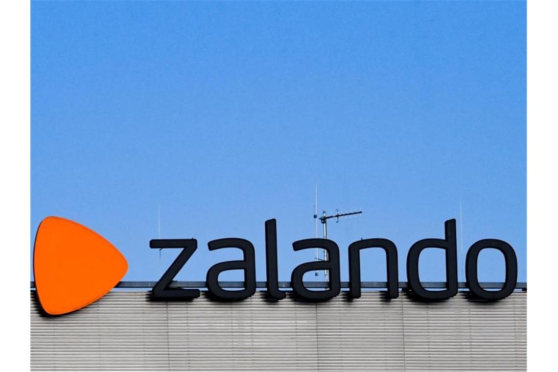 Onlinehändler Zalando profitiert von den veränderten Einkaufsgewohnheiten vieler Kunden. Foto: Jens Kalaene/dpa-Zentralbild/dpa