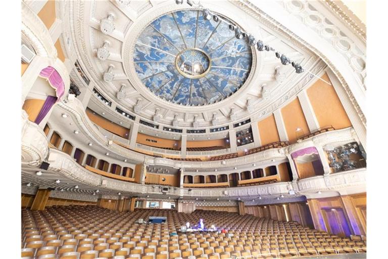 Opernhaus Stuttgart: Blick in den Zuschauerraum. Foto: Bernd Weissbrod/dpa/Archivbild