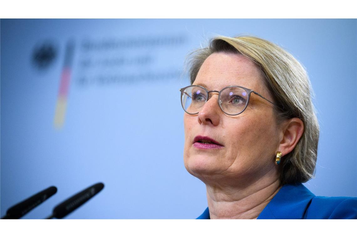 Opfer häuslicher Gewalt vor erneuten Übergriffen zu schützen, ist Bundesjustizministerin Stefanie Hubig (SPD) ein wichtiges Anliegen. (Archivfoto)