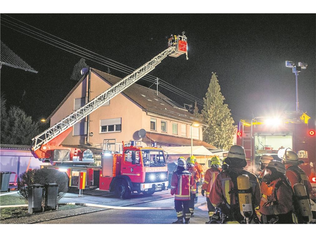 Hoher Sachschaden bei Dachstuhlbrand