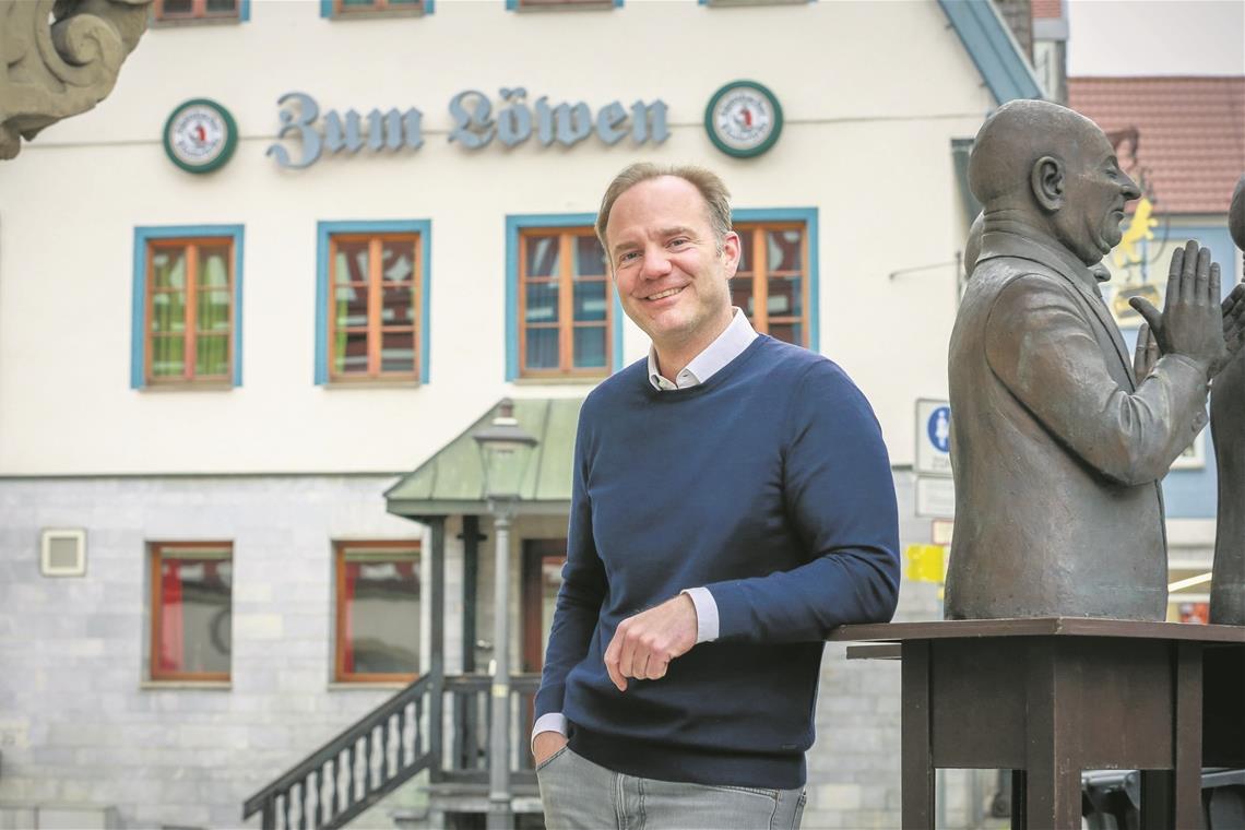 Kultgasthaus Löwen öffnet im Juni wieder Optikermeister mit Weitblick: Jochen Stroh geht mit einer kleinen Lösung an den Start, will aber in einigen Jahren eine zweite Stufe zünden. Foto: A. Becher