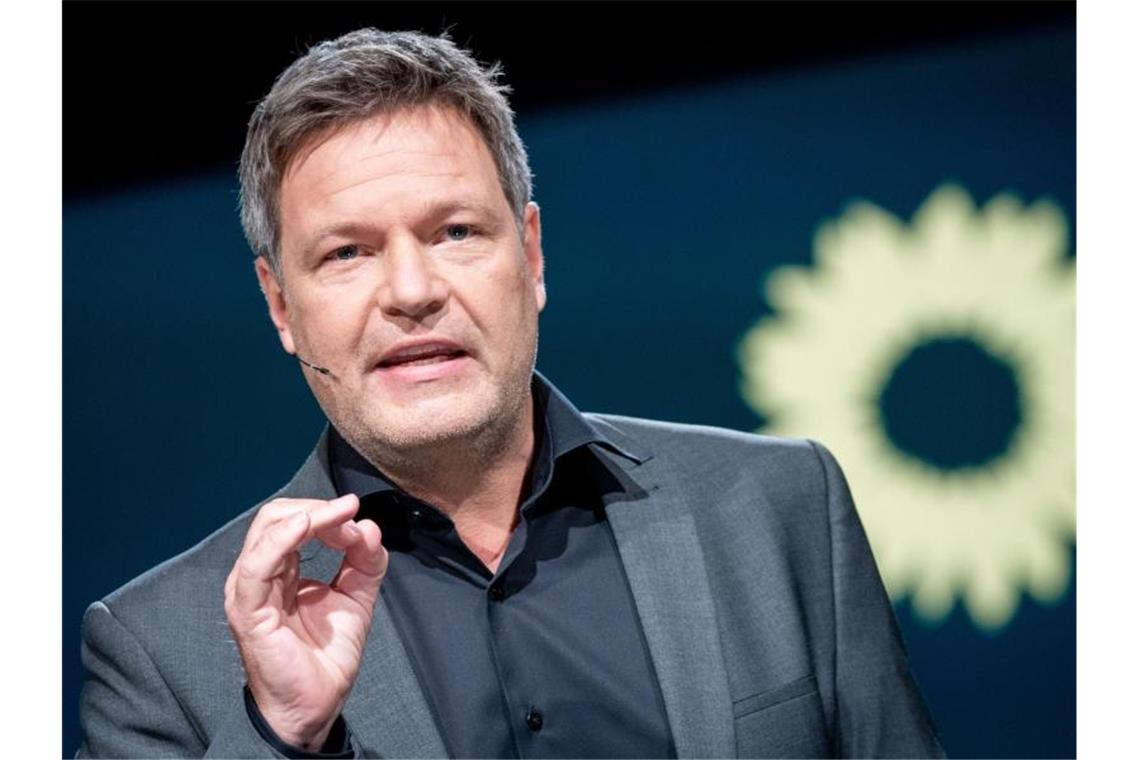 Grünen-Grundsatzprogramm: Kostenlose Kitas und Bürgerräte „Optimistisch arbeiten wir an Lösungen. Und für diese Lösungen kämpfen wir um die Macht“: Robert Habeck. Foto: Kay Nietfeld/dpa