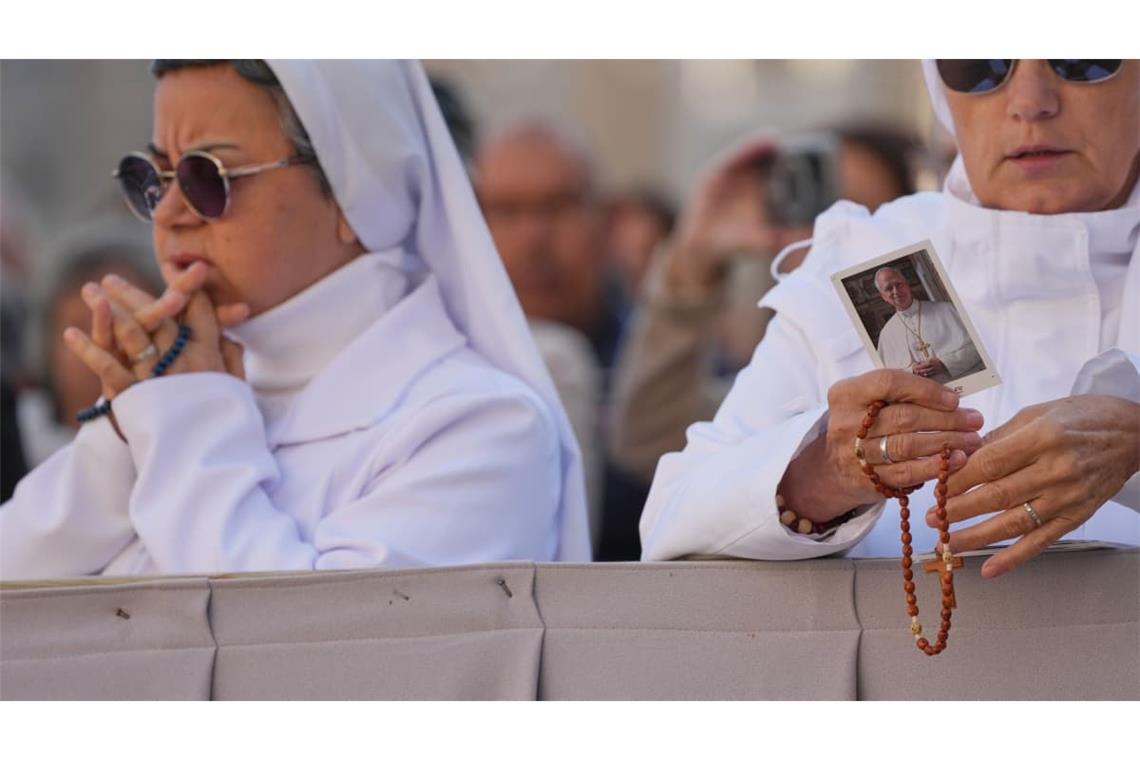 Ordensschwestern im Vatikan beten für Papst Leo XIV.