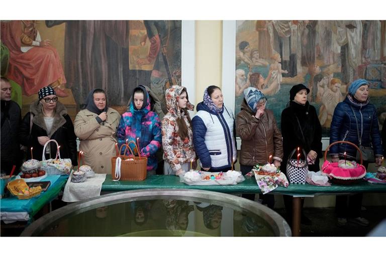 Orthodoxe Christen in Russland und in der Ukraine sollen dank einer Waffenruhe bis Sonntag Ostern feiern können.