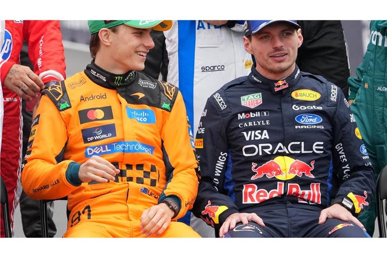 Oscar Piastri (l) hatte beim Gruppenfoto noch gut lachen.