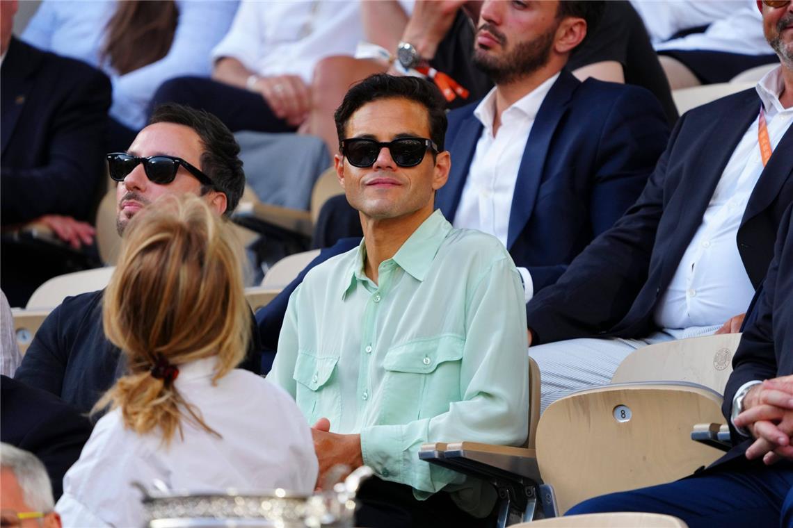 Oscarpreisträger Rami Malek verfolgt das Finale der French Open im Stadion von Roland Garros.