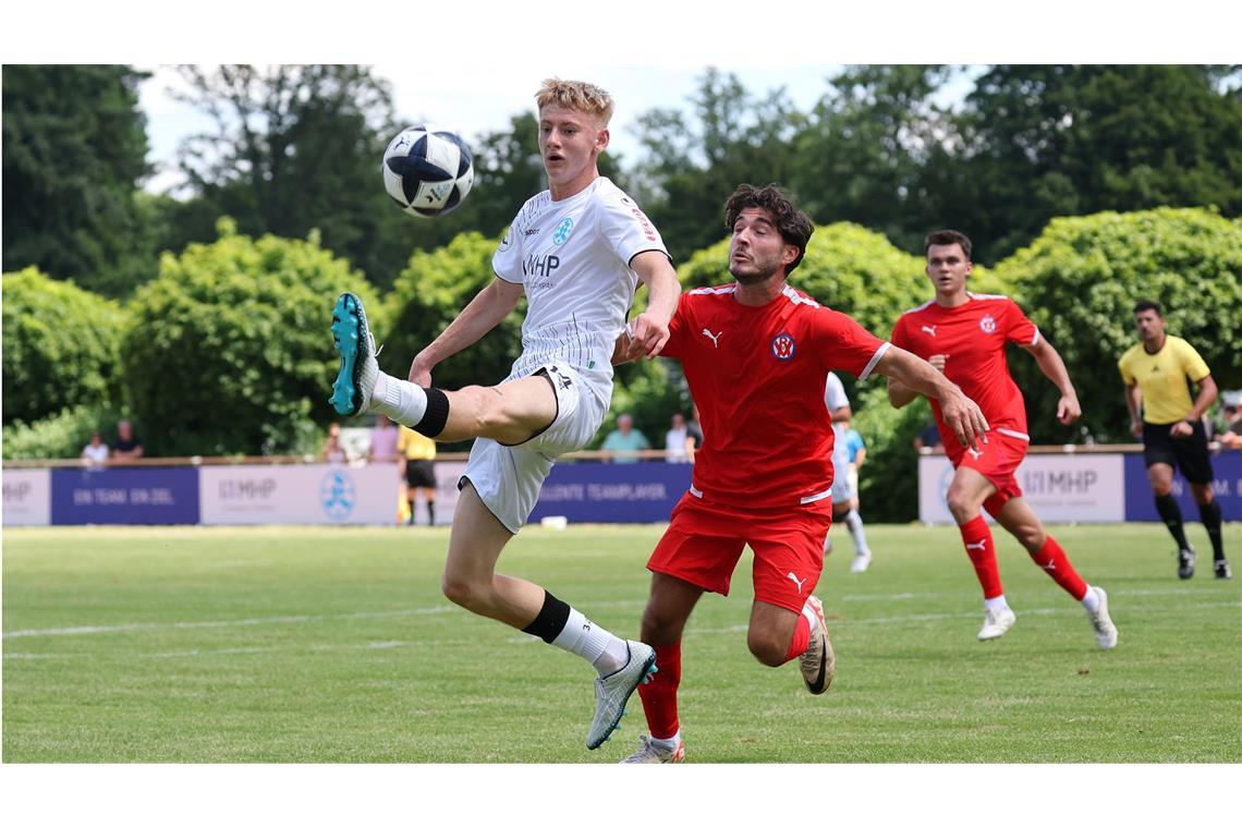 Kantersieg zum Testspielauftakt gegen VfR Mannheim Oskar Hencke stand gegen den VfR Mannheim in der Anfangself.