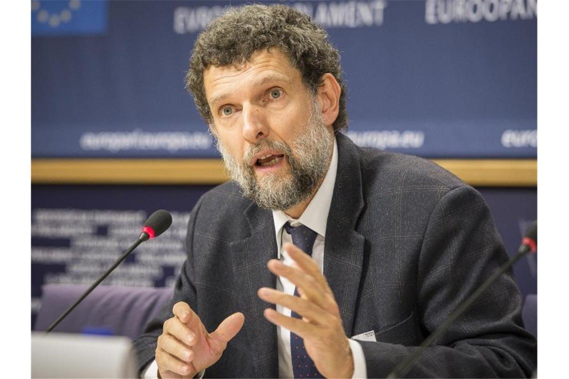 Osman Kavala, damals Vorsitzender des Kulturinstituts Anadolu Kültür, spricht auf einer Pressekonferenz im EU-Parlament. Foto: Wiktor Dabkowski/dpa