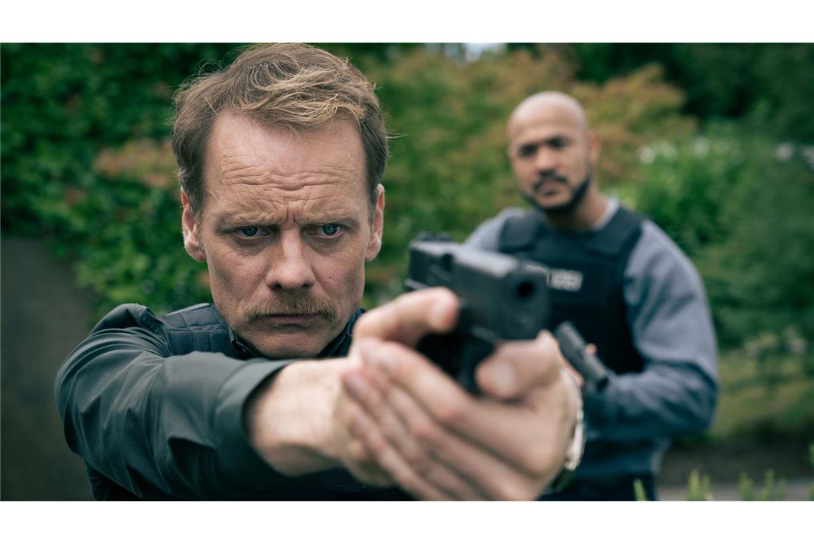 Otto Pösken (Malick Bauer, r) und Daniel Kossik (Stefan Konarske, l) sind gemeinsam im Einsatz.