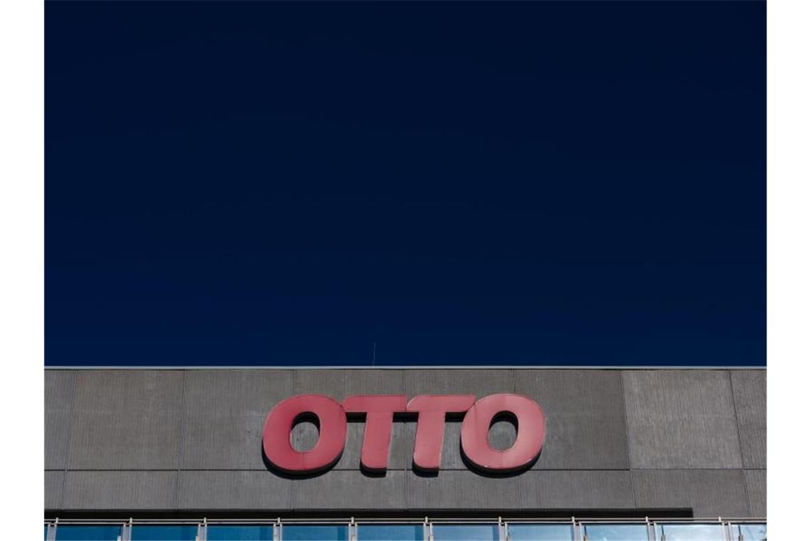 Arbeitgebervorstoß verschärft Tarifkonflikt im Einzelhandel Ottos Konzernzentrale in Hamburg. das Unternehmen will eine freiwillige Entgelterhöhung umsetzen. Foto: Daniel Reinhardt/dpa