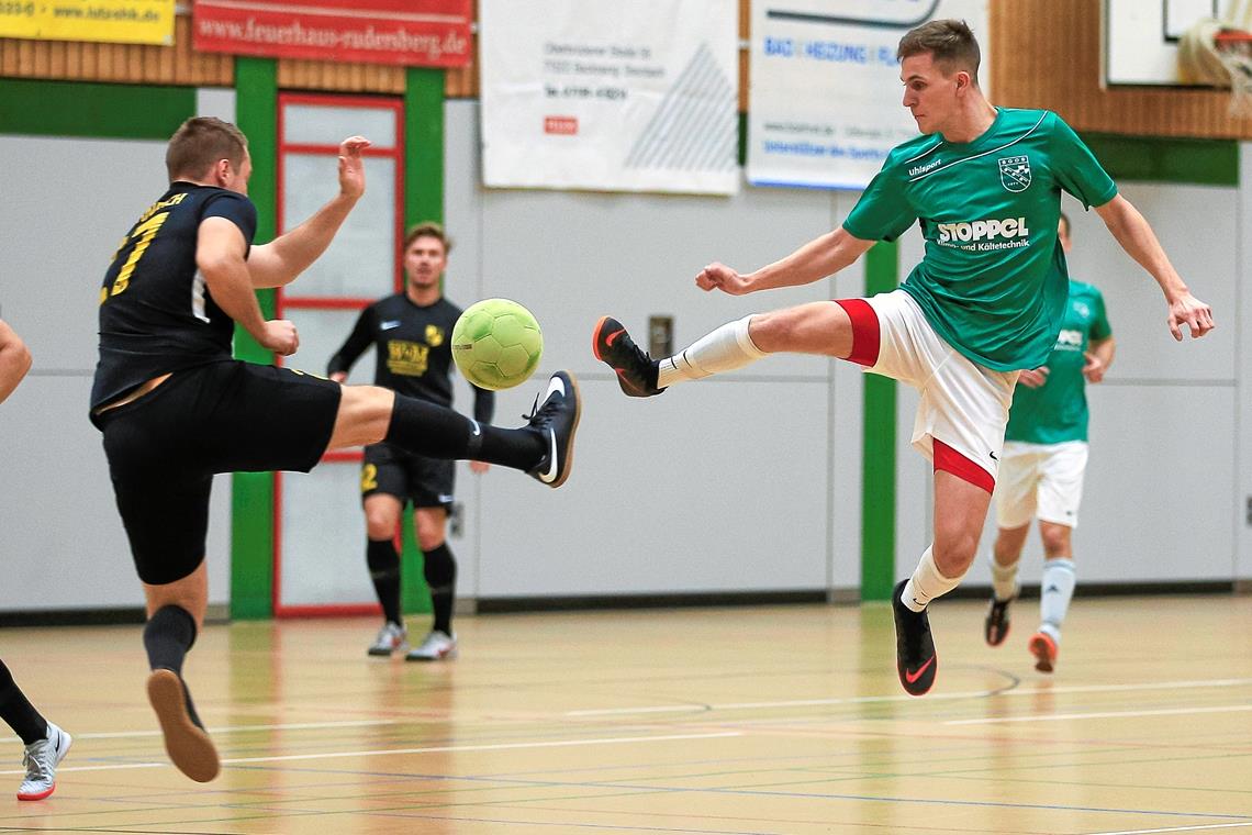 Kein Budenzauber in dieser Saison Packende Duelle der Fußballer unterm Hallendach wird es in dieser Saison nicht geben. Foto: A. Becher