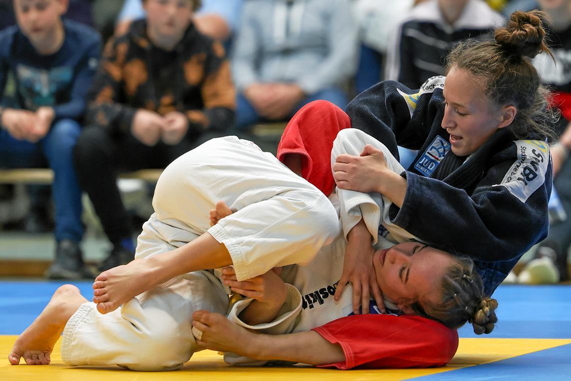 Chiara Sierra verpasst das Viertelfinale nur hauchdünn Packt richtig zu: Chiara Serra (rechts), der ein gutes EM-Debüt gelingt. Archivfoto: Alexander Becher