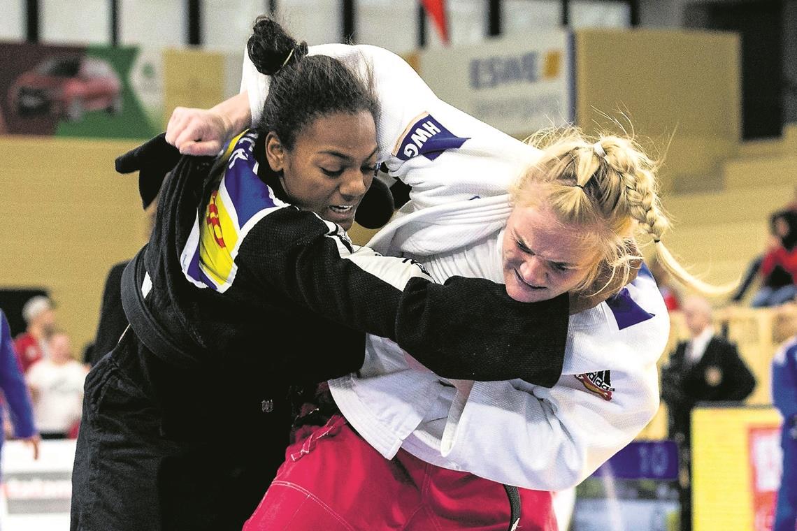 Packte im Halbfinale entschlossen zu: TSG-Judoka Luise Malzahn (rechts).Foto: U. Scherbaum