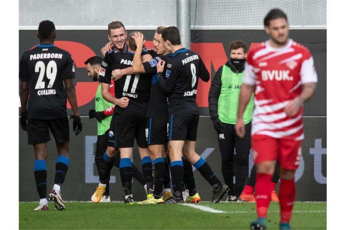 Spiel gedreht: HSV sichert sich Hinrundenmeisterschaft Paderborn durfte sich zum Hinrunden-Abschluss über einen Heimsieg gegen Würzburg freuen. Foto: Bernd Thissen/dpa