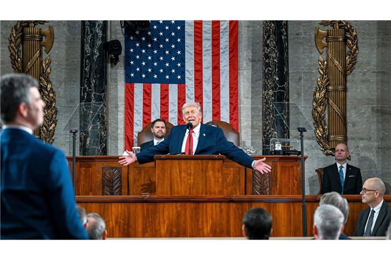 Padilla ging den Republikaner vor allem wegen seiner umstrittenen Migrationspolitik an.