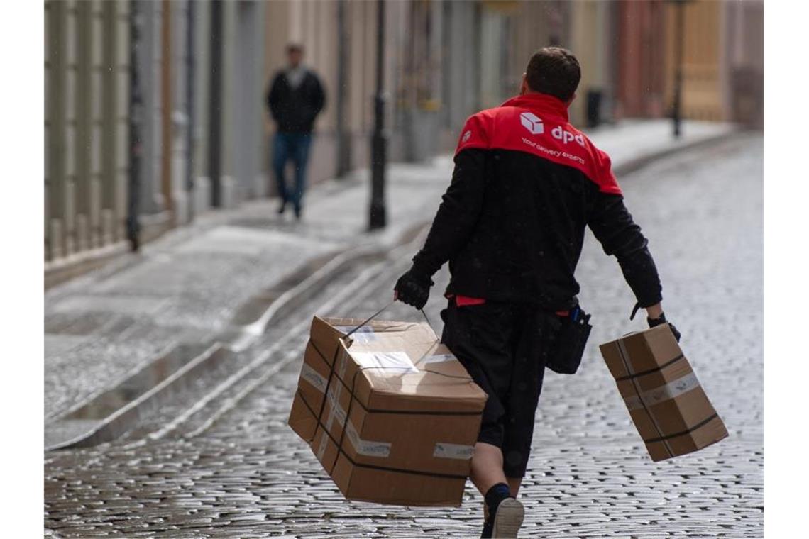 Deutsche bekommen deutlich mehr Pakete als andere Nationen Paketzustellung in Brandenburg an der Havel. Foto: Monika Skolimowska