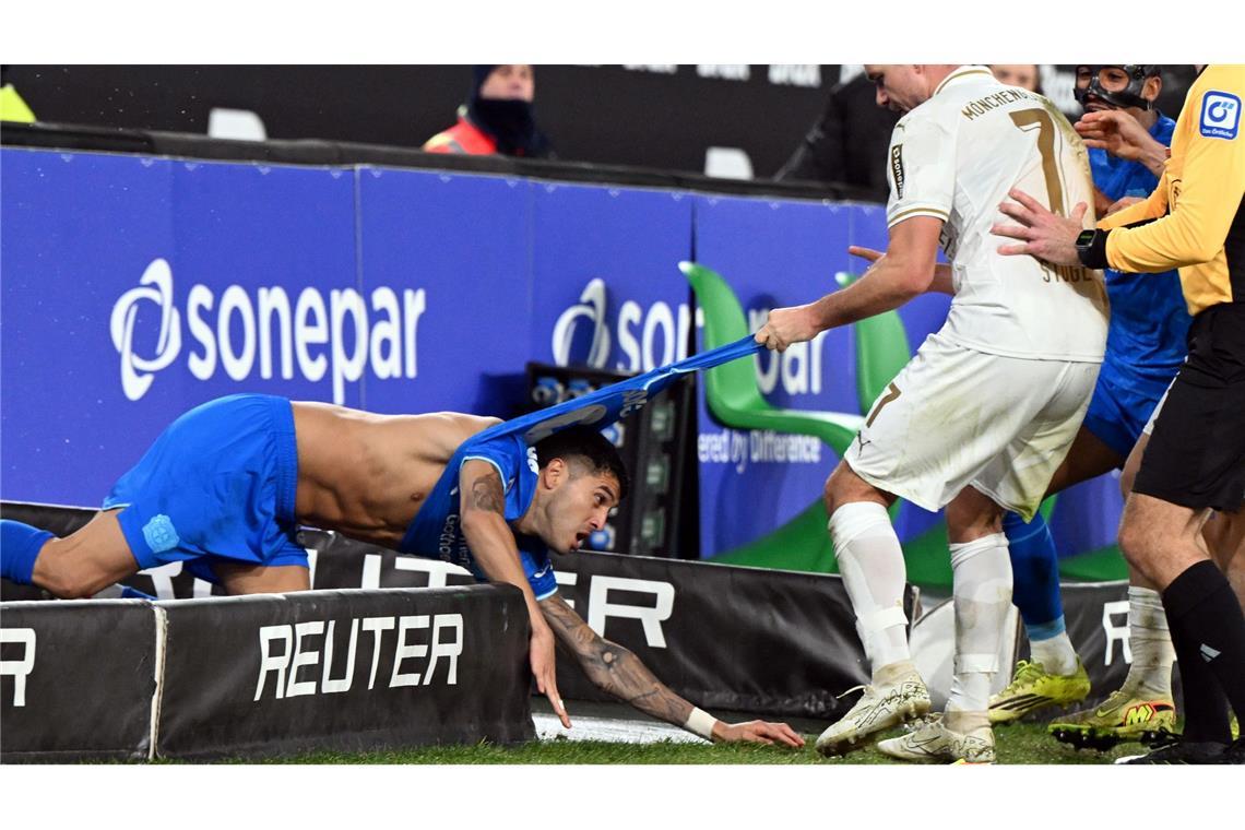 Palacios ohne Trikot - Streit auf dem Platz