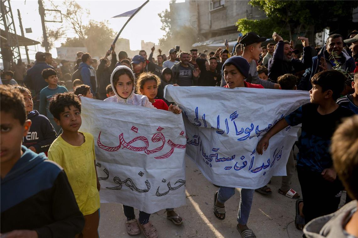 Netanjahu warnt Einwohner der Stadt Gaza: „verschwinden Sie" Palästinenser bei einer Demonstration in Gaza