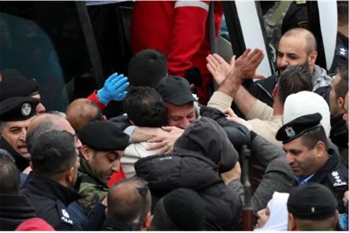 Palästinensische Gefangene werden im Februar nach ihrer Freilassung aus einem israelischen Gefängnis begrüßt.