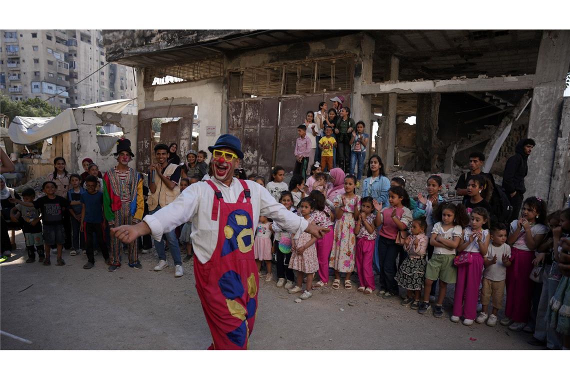 Palästinensischer Clown Reyad Bader bringt Kindern in Gaza zum Opferfest Freude